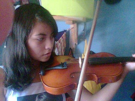 recién aprendiendo violin